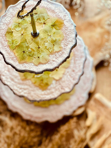 Resin cake stand with dried flowers with silver