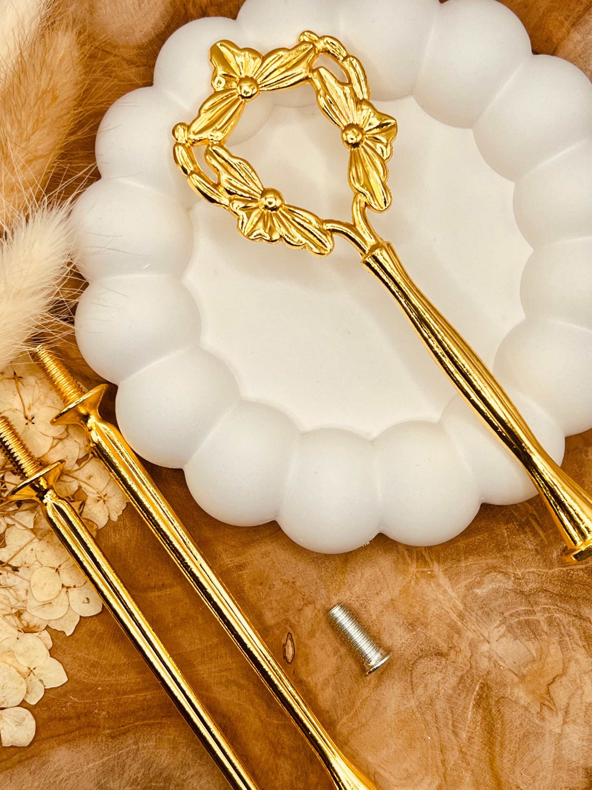 Etagerenstange “Flower Ribbon” in glänzendem Gold, stilvoll und stabil
