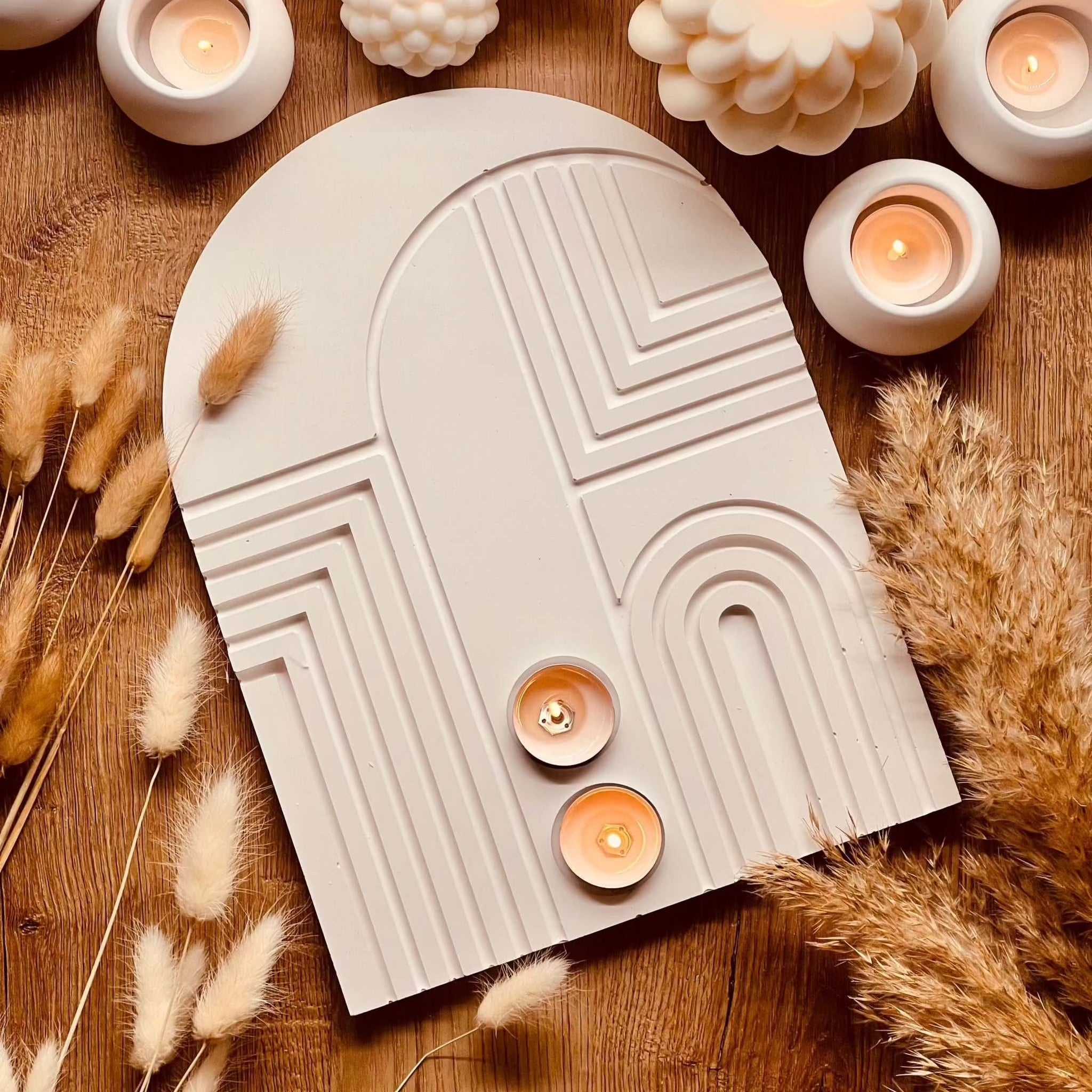 Handmade Gießkeramik tray with modern line pattern, perfect for decor and serving; oval, 32x24 cm.Giesskeramik Weisse Deko Tablett The Candle and Lines