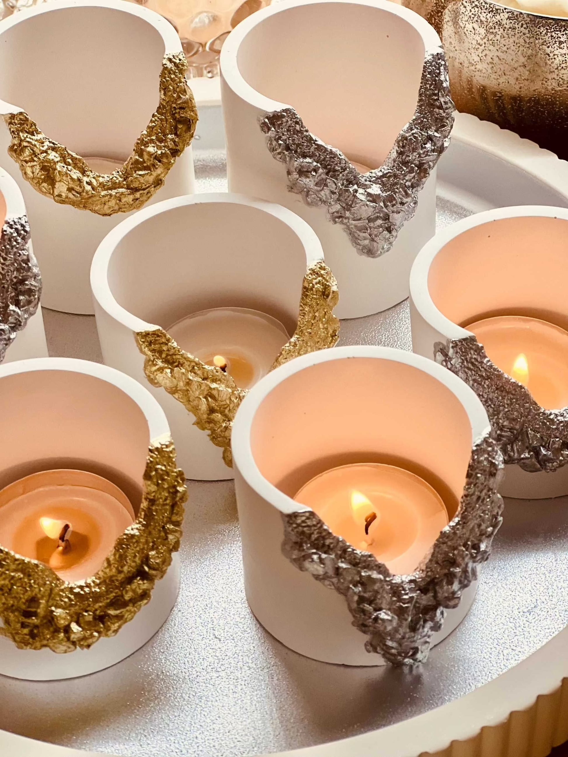 Handcrafted ceramic tealight holders with gold and silver accents, "The Broken One" set.Giesskeramik Weisse Deko Teelichthalter Set The Broken One