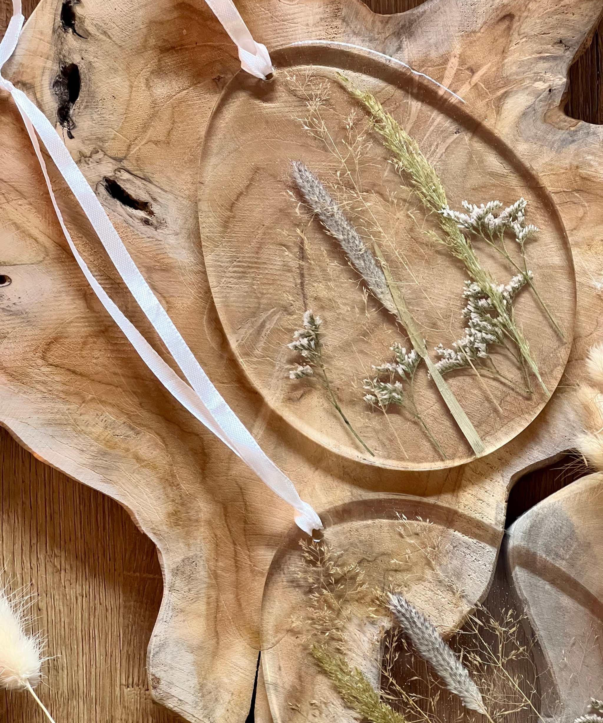 Große Ostereier Anhänger mit echten Blättern – eine besondere Oster Deko für Ostersträuße, Türkränze oder als festliche Tischdeko.