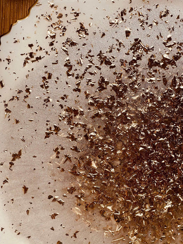 Tablett aus Resin in Weiß und goldenen Details