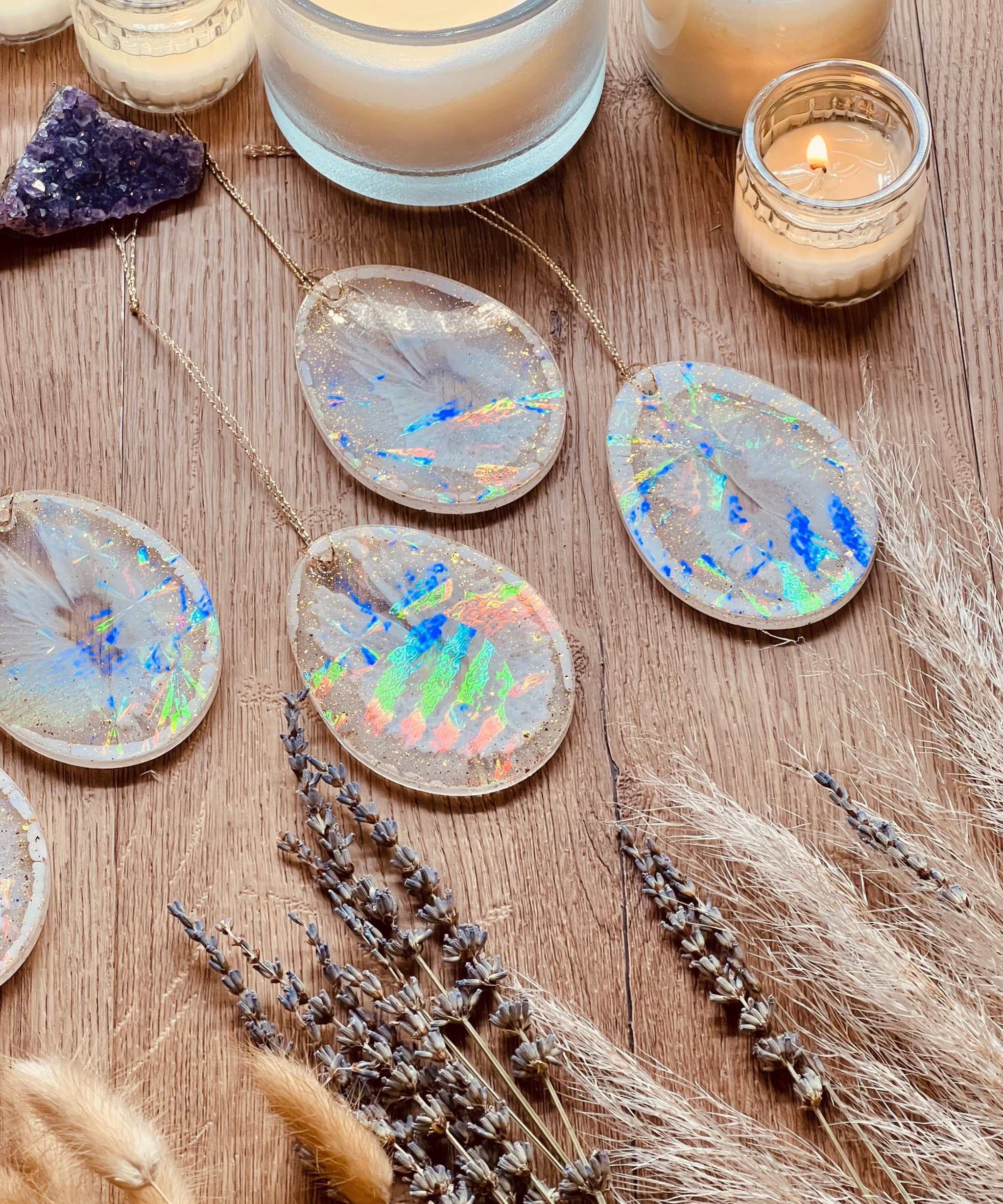 Set aus 6 Ostereiern aus Resin mit schimmernder Goldveredelung und holographischem Effekt – luxuriöse Oster Deko für dein Zuhause.
