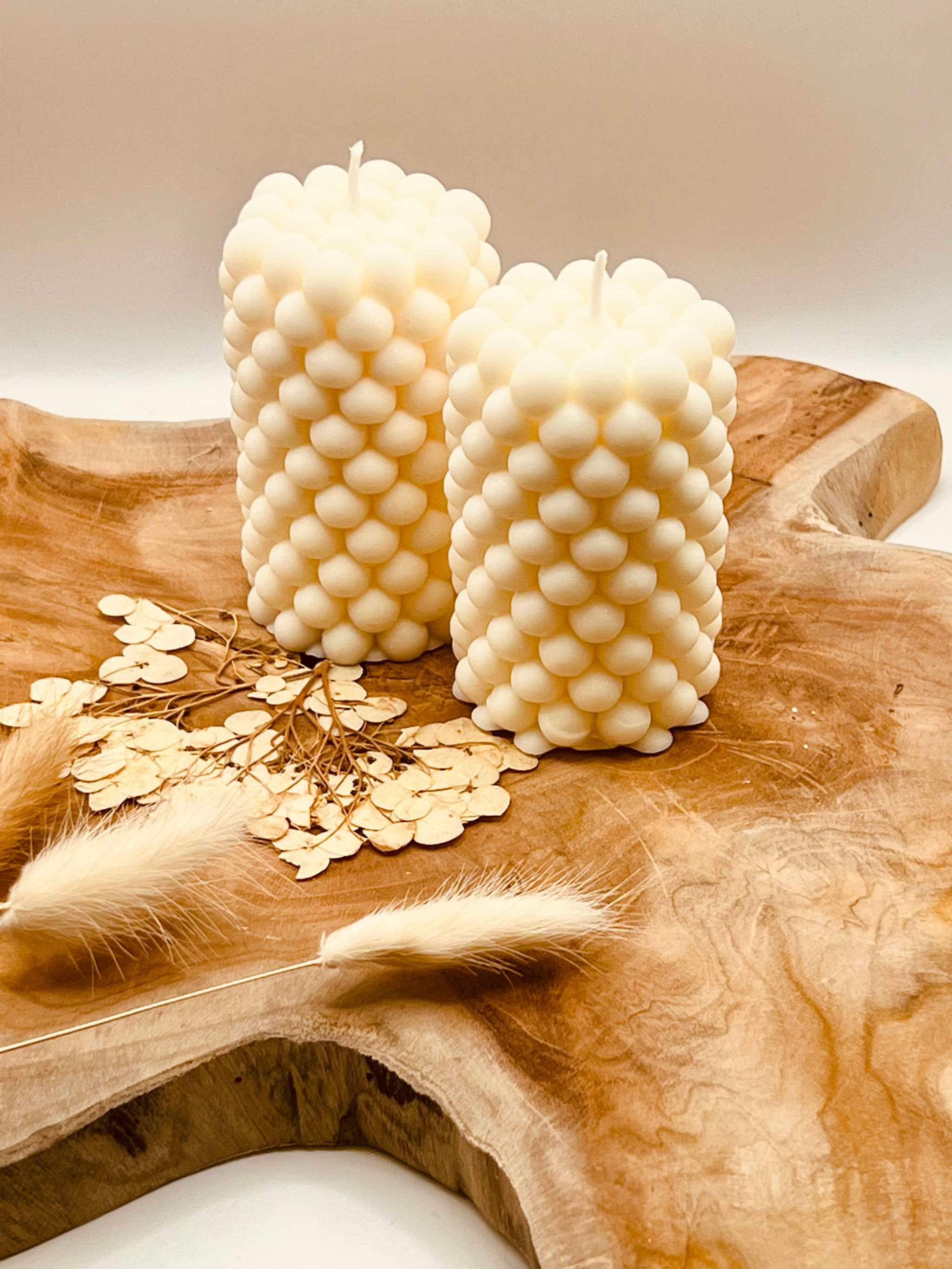 Besondere Rapswachskerze, umweltfreundlich und in ausgefallenem Design – ein stilvolles Geschenk für umweltbewusste Deko.