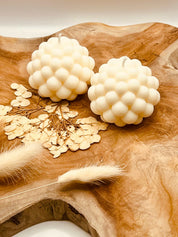 Rapswachskerze in moderner, kreativer Form – handgemacht und ideal als dekoratives und nachhaltiges Geschenk.