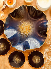 Handgemachte Schalen aus Resin in verschiedenen Größen mit goldenen Akzenten als dekoratives Unikat