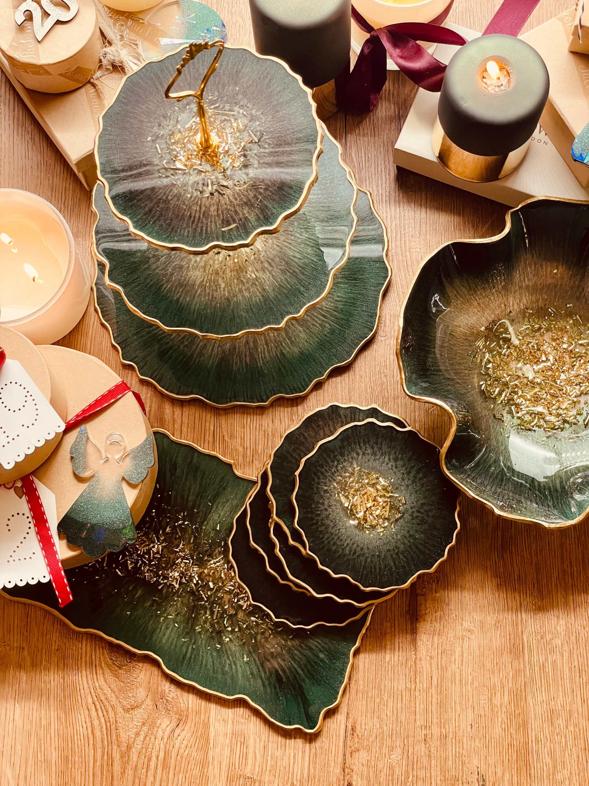 Handgemachte individuelle Deko Sets aus Resin in unregelmäßigen und runden Formen, dekorativ und einzigartig für Wohnzimmer und Esszimmer