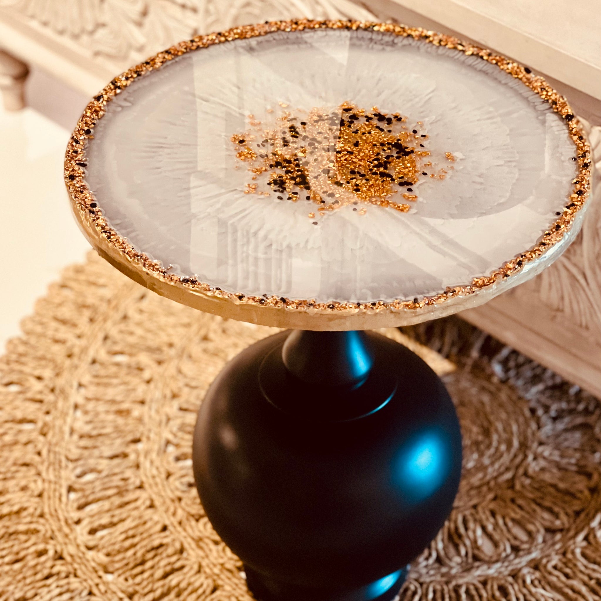 Coffee table or side table in black and white with gold, diameter 33/35cm