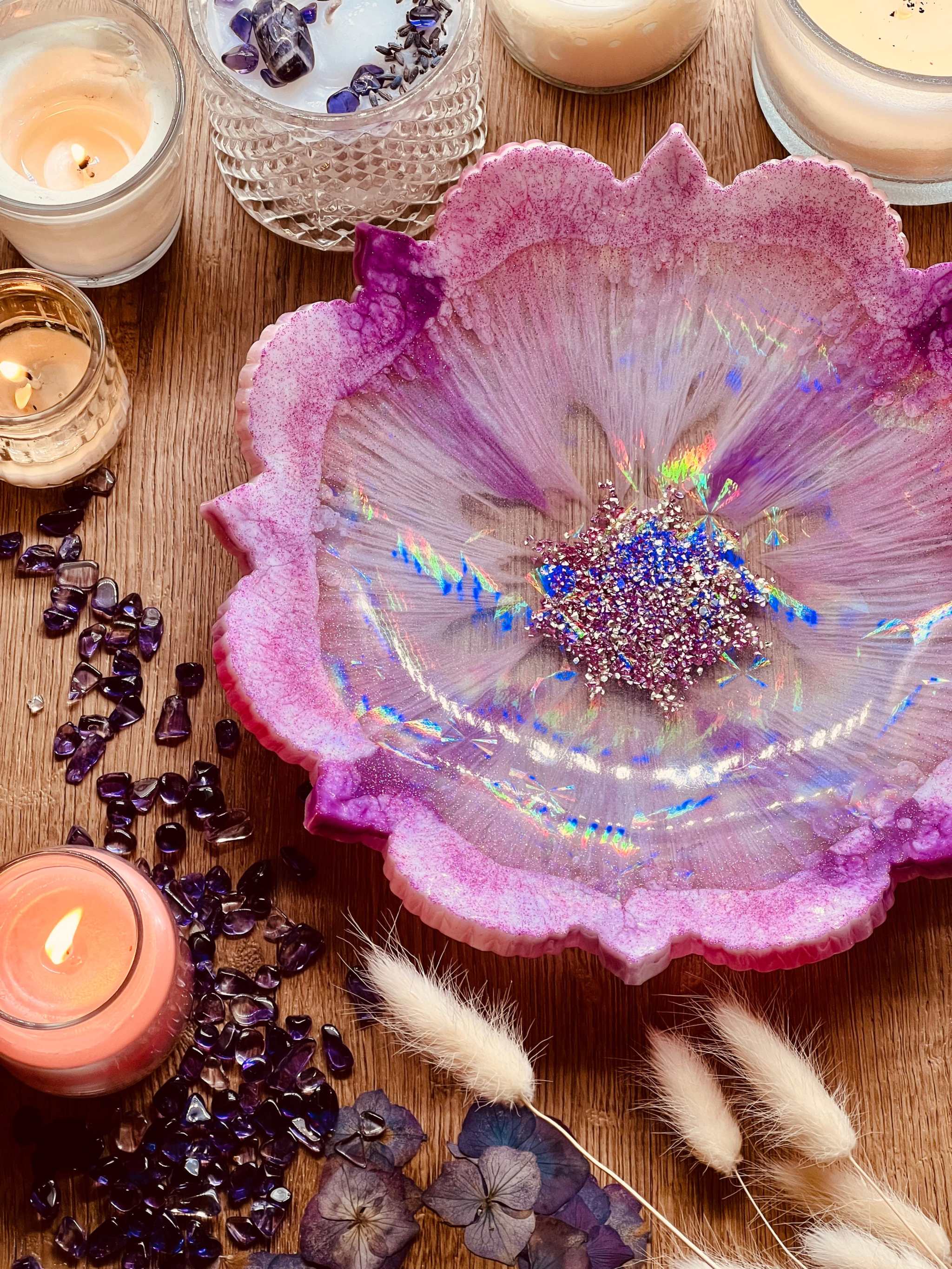 Handgefertigte pinke Schale aus Resin mit silbernen Details und holographischer Oberfläche, Dekoration und Geschenkidee, Durchmesser ca. 26cm