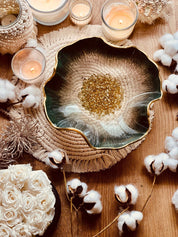 Handgemachte Schale aus Resin mit goldfarbenem Muster als dekoratives Unikat in verschiedenen Größen