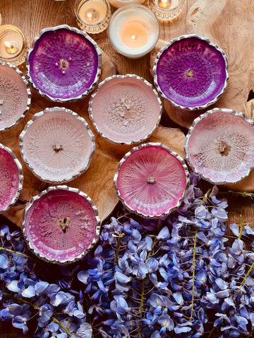 Schmuckschalen aus Resin in Pinktönen mit Silber