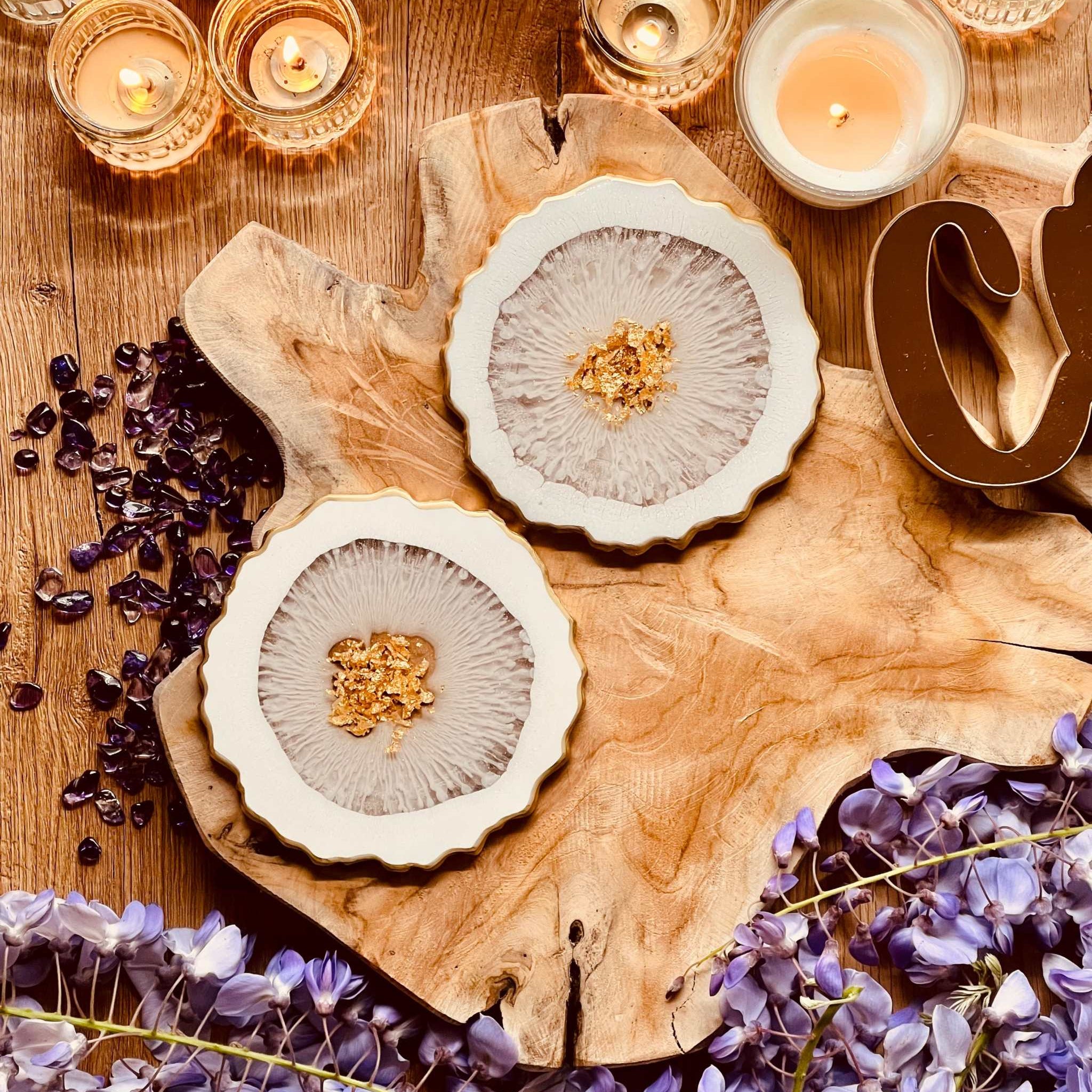 2 coasters made of resin in white with gold
