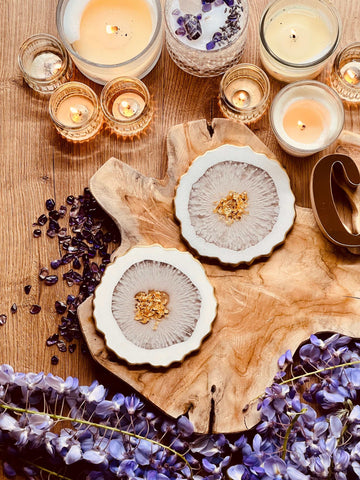 2 coasters made of resin in white with gold