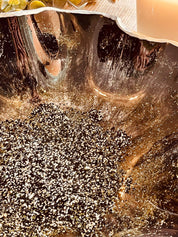 Handgemachte schwarze Schale aus Resin mit silbernen Details und glänzendem Finish, Durchmesser ca. 25-28 cm