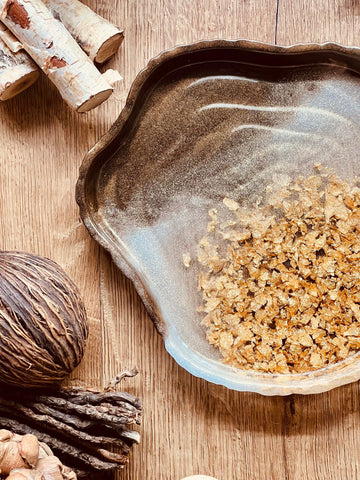Schale aus Resin in Braun mit Gold