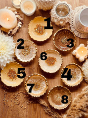 handgemachte beige Schmuckschalen aus Resin mit goldenen Details und ca. 10 cm Durchmesser