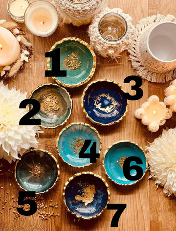Resin jewelery bowls in blue, turquoise and green with gold
