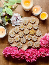 Handyhalter im Mandala Design in edlem Weiß mit Gold