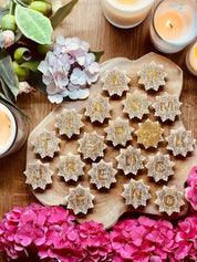 Handyhalterung mit filigranem Mandala – kunstvolle Verzierung für dein Smartphone mit einzigartigem Muster.