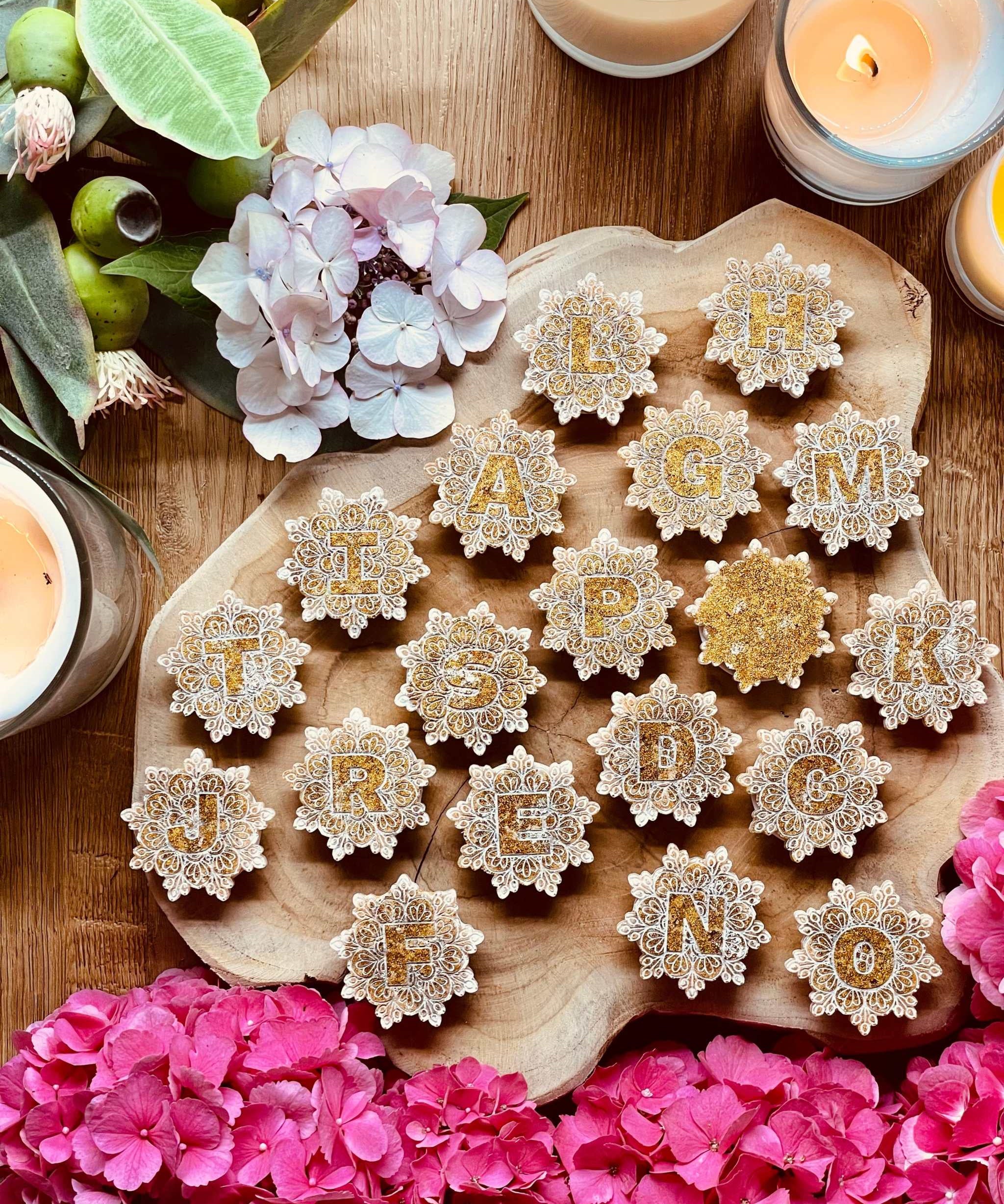 Handyhalterung mit filigranem Mandala – kunstvolle Verzierung für dein Smartphone mit einzigartigem Muster.