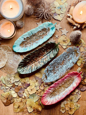 Feather jewelry bowls made of resin in different colors