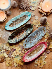 Handgemachte Feder Schmuckschalen aus Resin in verschiedenen Farben als dekorative Unikate für Schmuck und Ringe