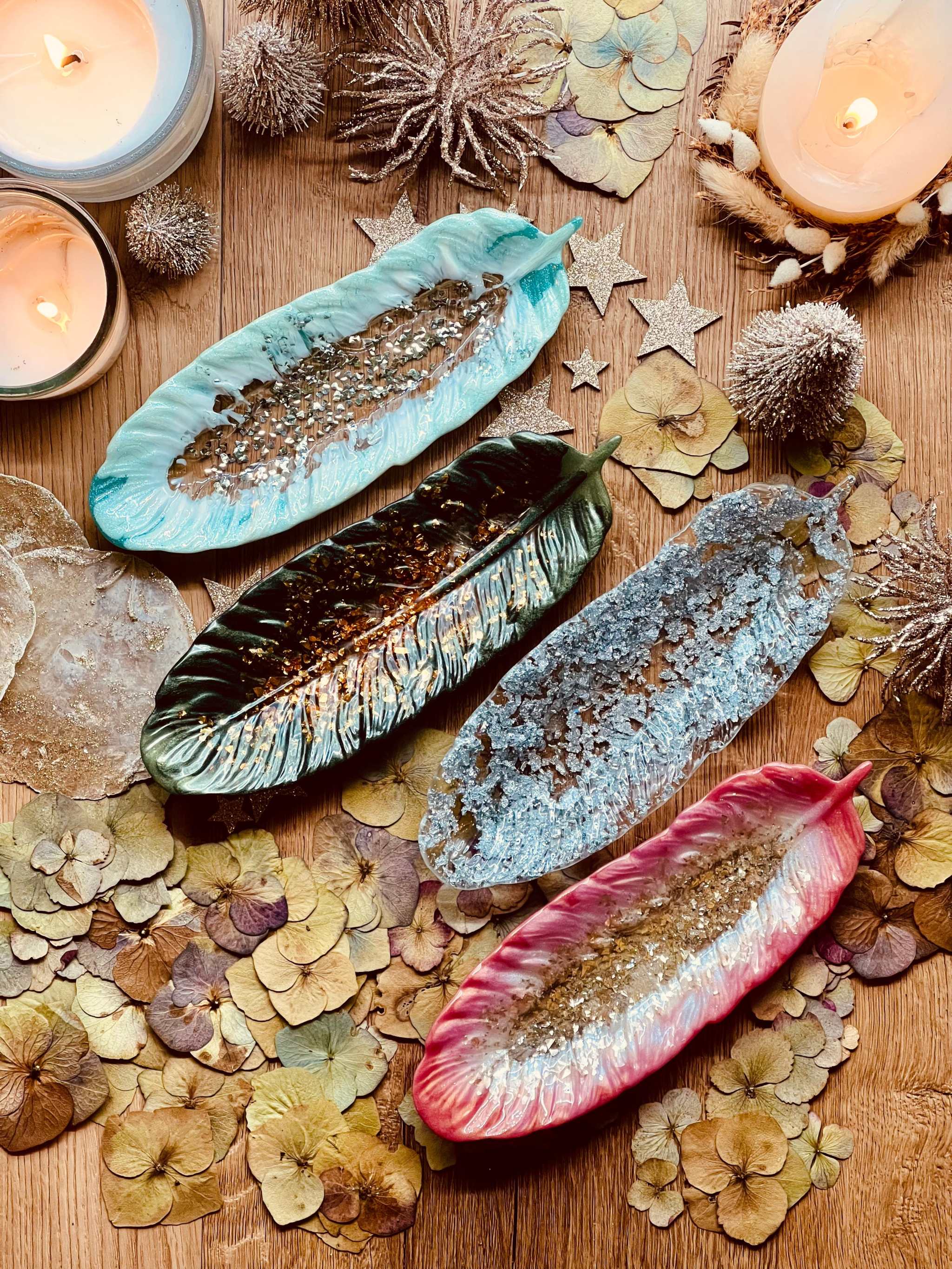 Handgemachte Feder Schmuckschalen aus Resin in verschiedenen Farben als dekorative Unikate für Schmuck und Ringe