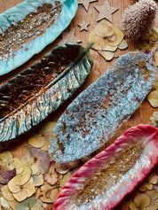 bunte handgemachte Feder Schmuckschalen aus Resin als dekorative Ringe- oder Schmuckaufbewahrung