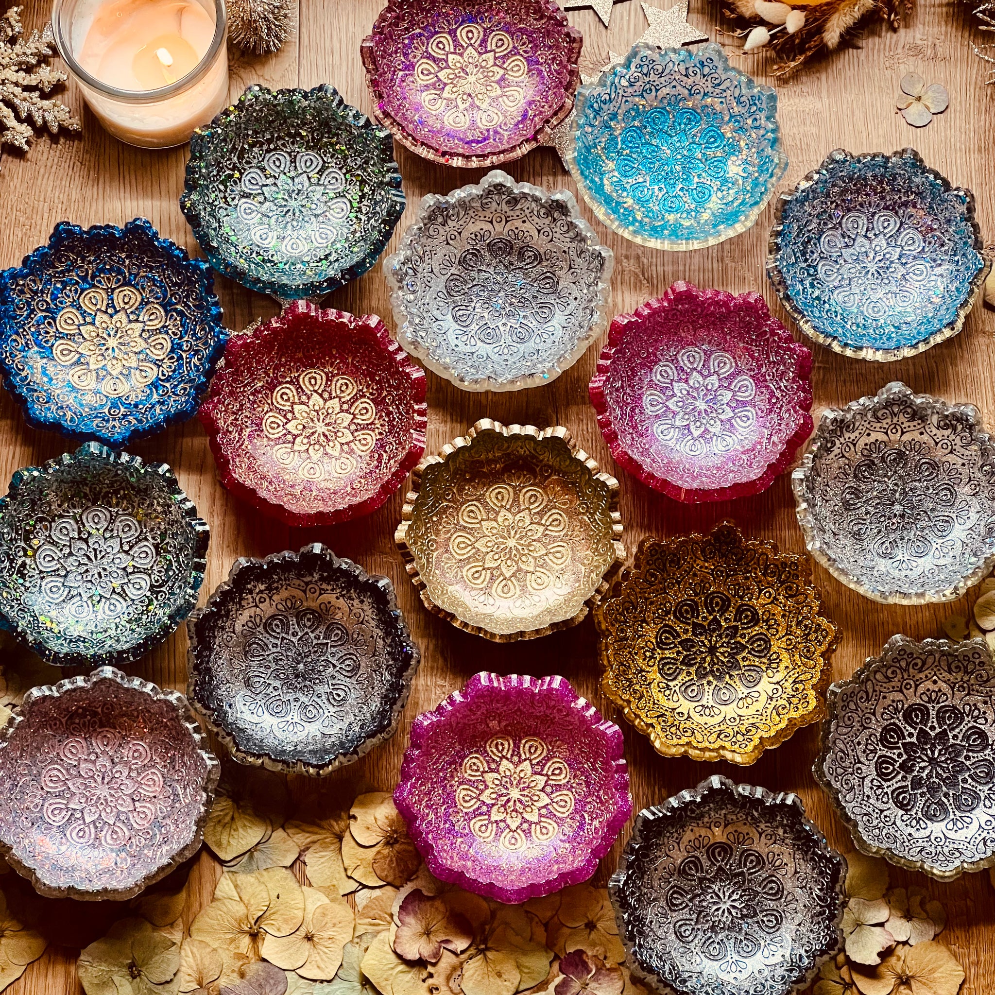 Mandala jewelry bowls made of resin in different colors