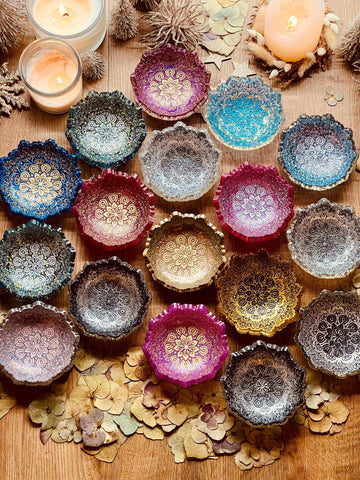 Mandala jewelry bowls made of resin in different colors