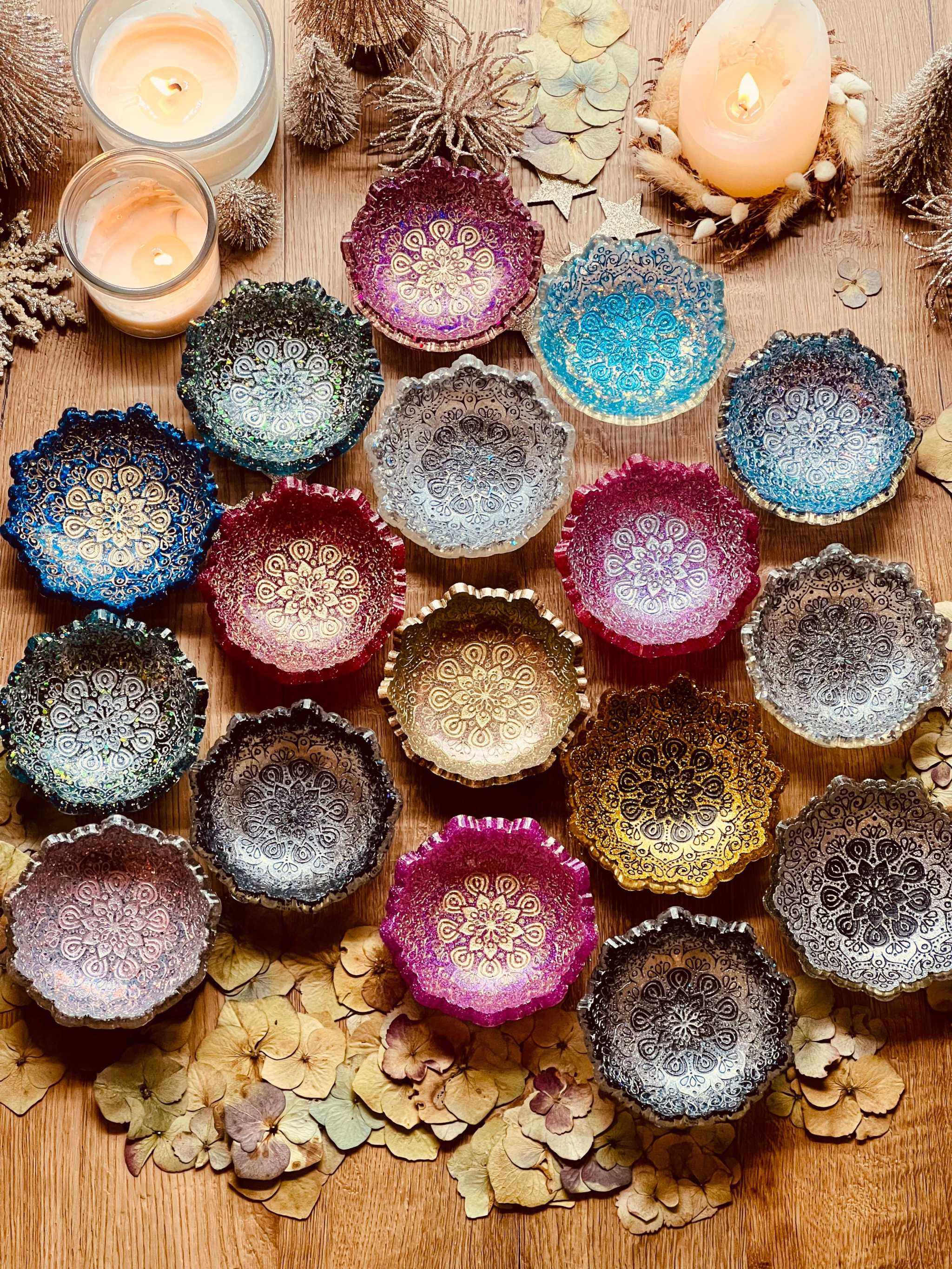 bunte Mandala Schmuckschalen aus Resin handgemacht als dekorative Unikate für Schmuck und Ringe