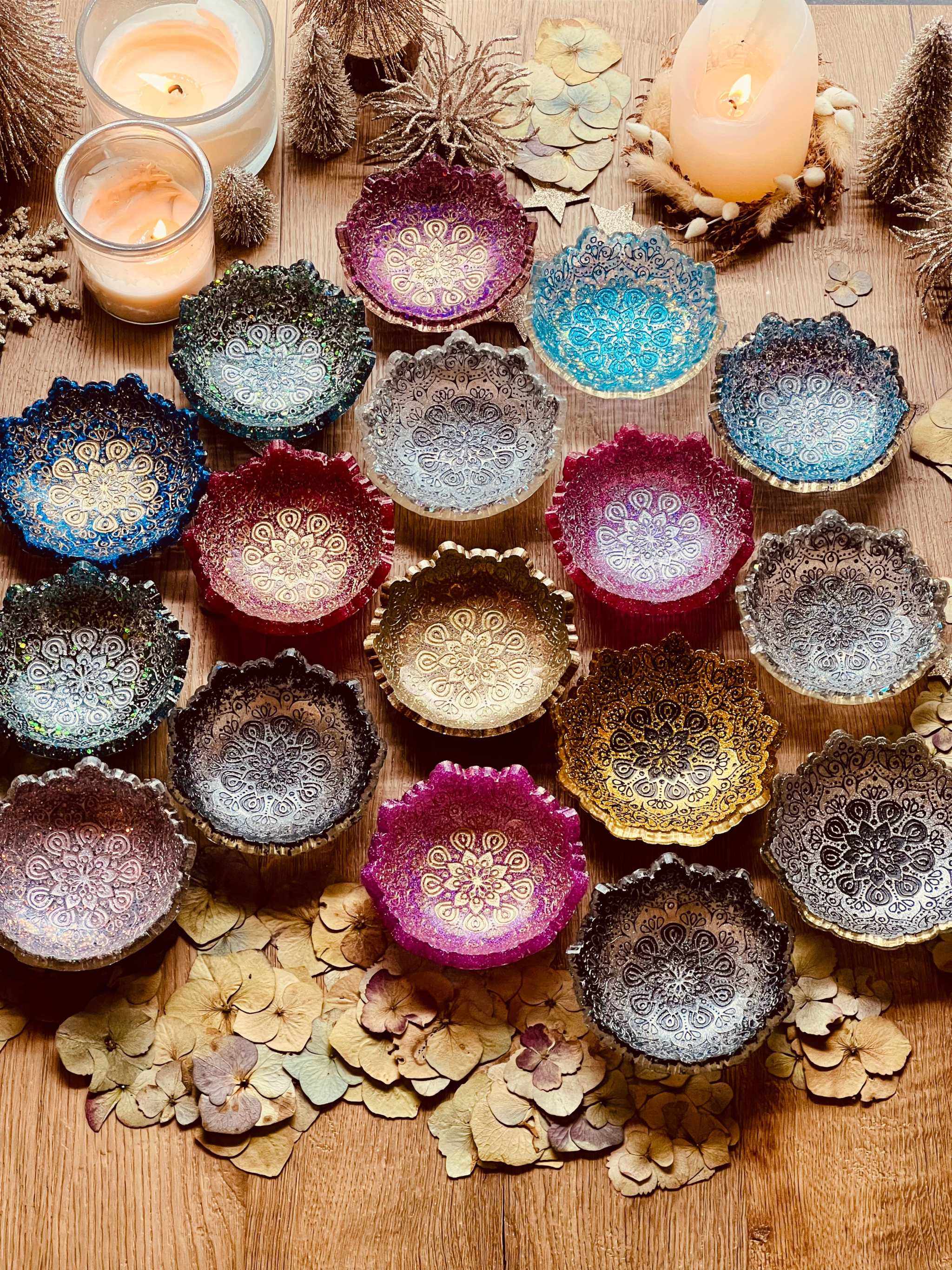 Farbenfrohe handgemachte Mandala Schmuckschalen aus Resin in verschiedenen Designs und Größen
