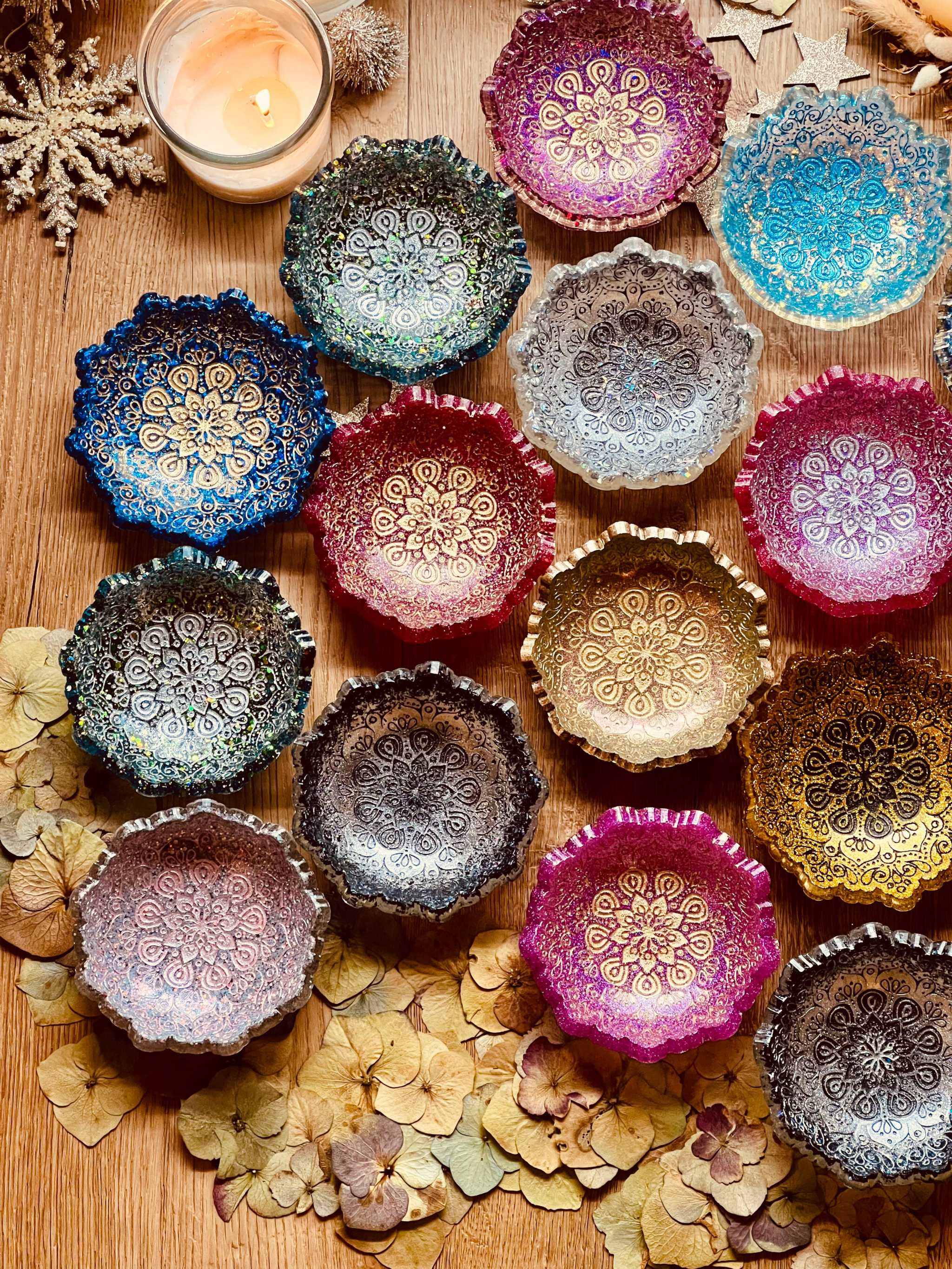 bunte Mandala Schmuckschalen aus Resin handgemacht als dekorative Ringe- oder Schmuckablage mit ca. 10 cm Durchmesser
