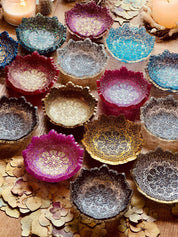 bunte handgemachte Mandala Schmuckschalen aus Resin in verschiedenen Farben und Mustern