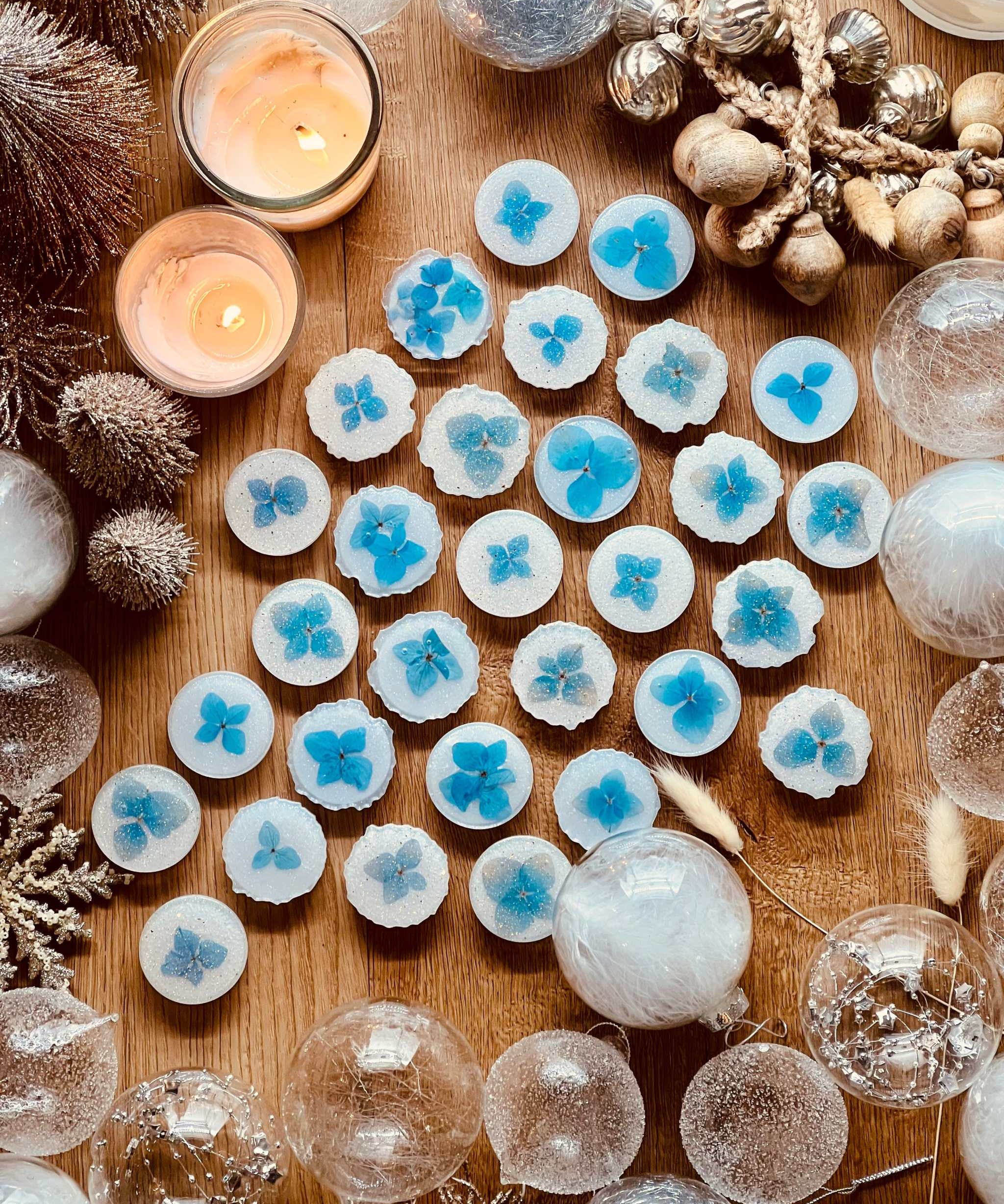 Tolle Trockenblumen für Handyhalter aus Resin oder Scrapbooking – verleihe Karten, Einladungskarten oder Tagebüchern mit diesen blauen Lotus Hortensienblüten einen einzigartigen Look.