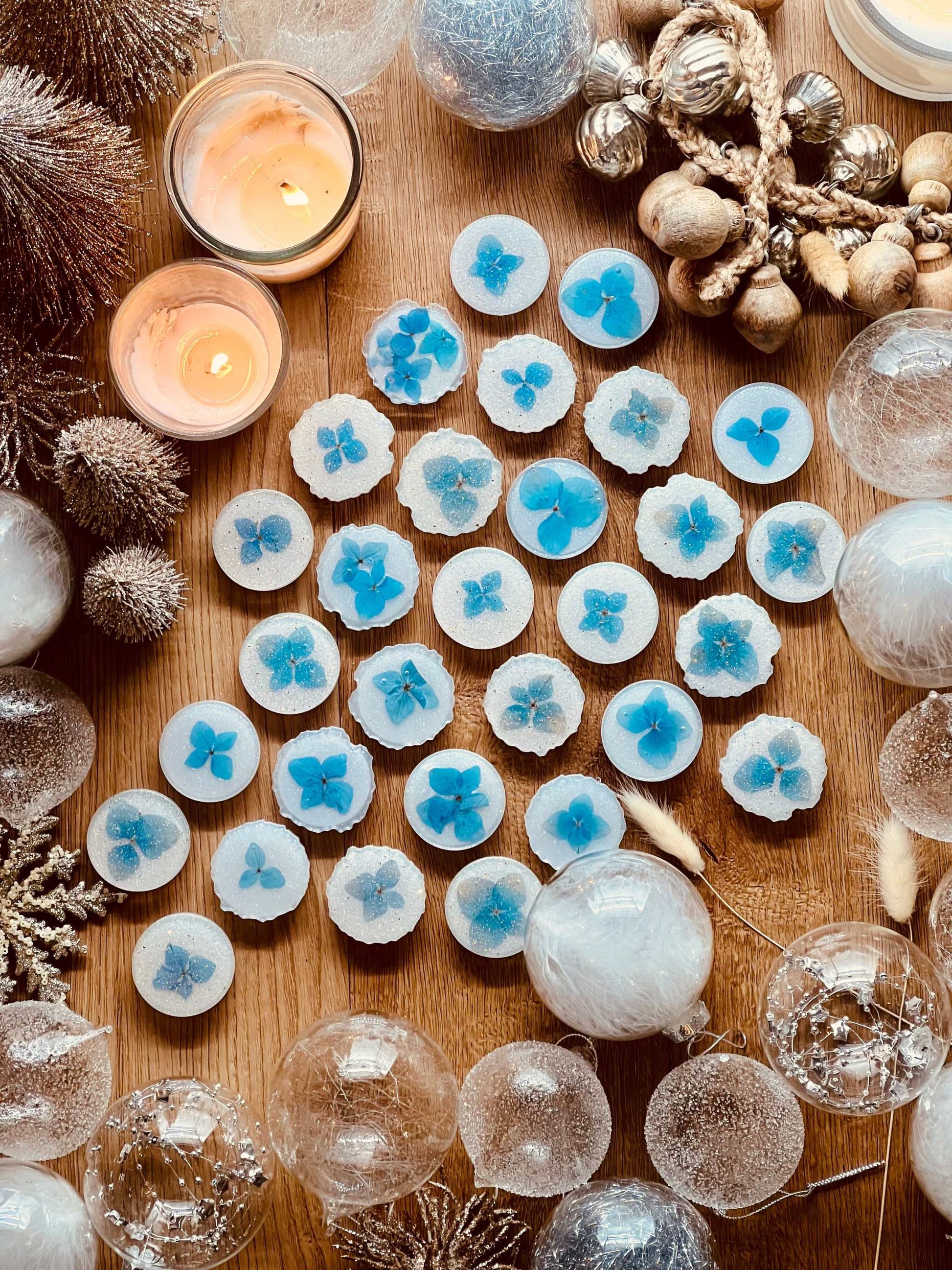 Tolle Trockenblumen für Handyhalter aus Resin oder Scrapbooking – verleihe Karten, Einladungskarten oder Tagebüchern mit diesen blauen Lotus Hortensienblüten einen einzigartigen Look.
