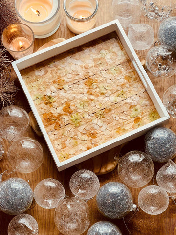 Holztablett mit Resin und Hortensien veredelt