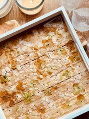 Holztablett mit Resin und getrockneten Hortensien handgemacht und einzigartig