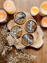 4 Untersetzer aus Resin in Schwarz - Weiss - Gold mit LineArt Oberfläche