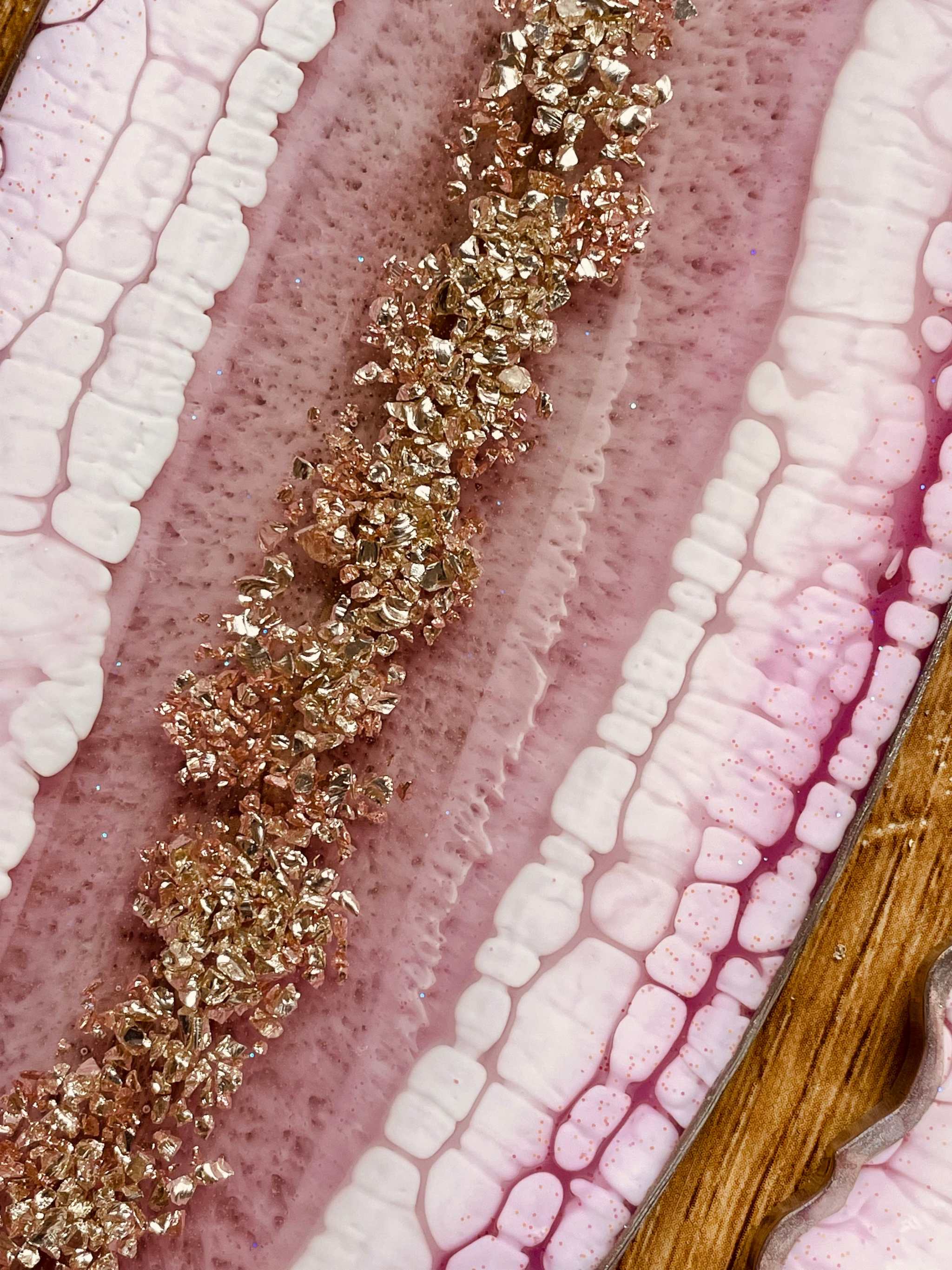 Tablett und 4 Untersetzer aus rosa Resin mit silbernen Blätter-Details, handgemacht und einzigartig