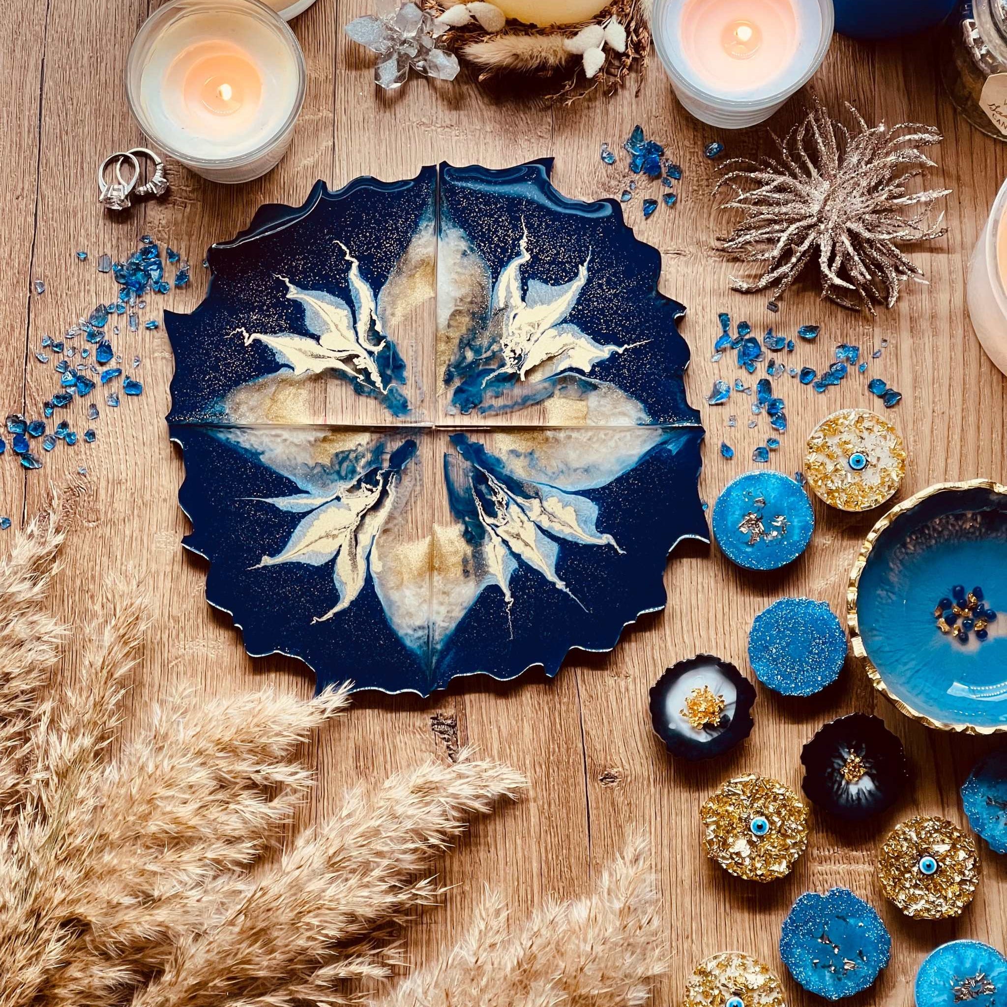 4 Untersetzer aus Resin in Blau mit Gold