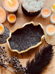 Handgemachte Schale aus Resin in Schwarz mit goldenem Diamantlook als Dekoration und Geschenkidee