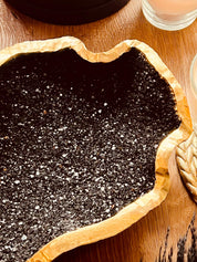 Handgemachte schwarze Schale aus Resin mit goldener Diamantoptik als Dekoration und Geschenk