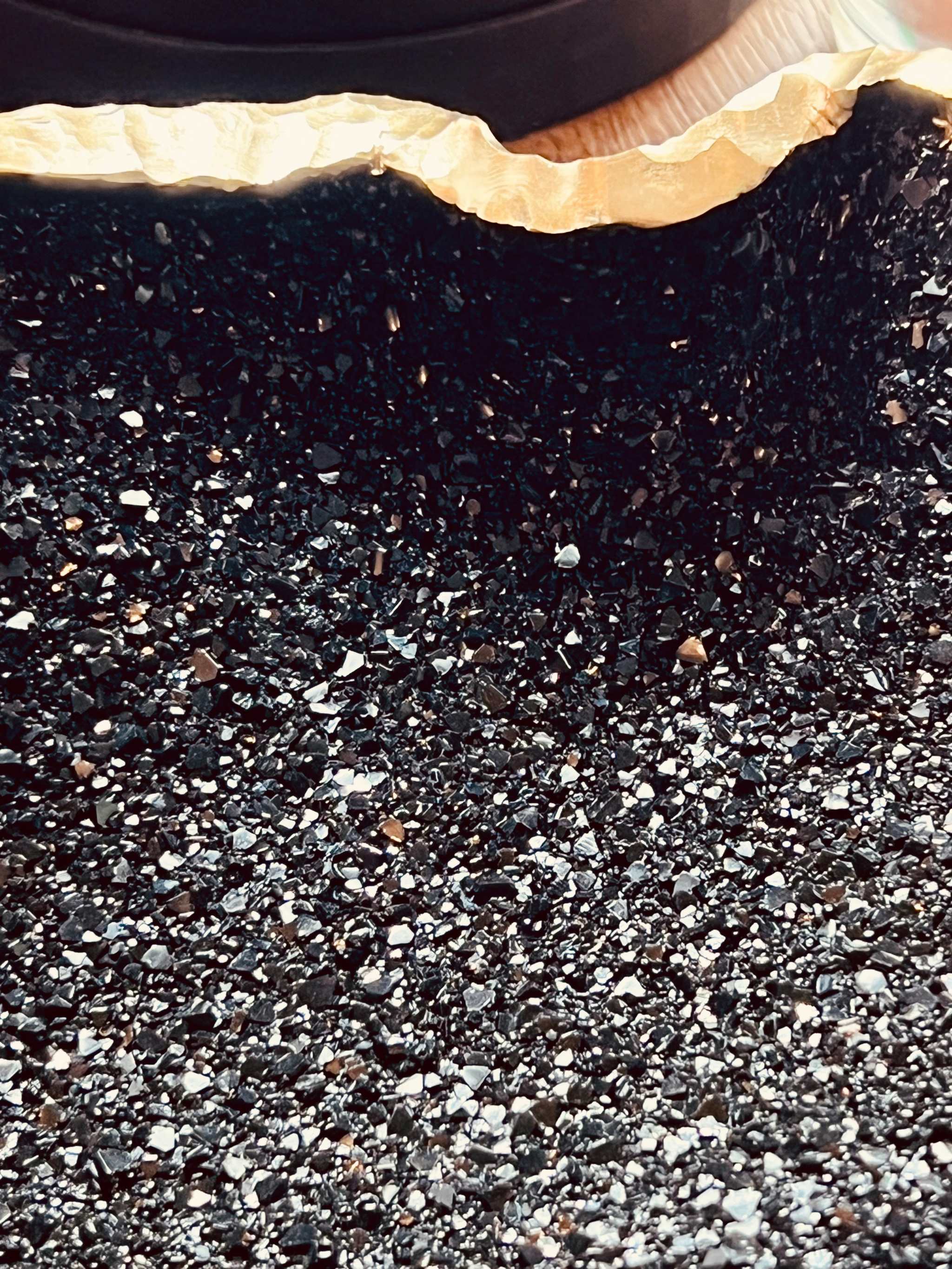 Handgemachte schwarze Schale aus Resin mit goldener Diamantkante, 27x18cm, einzigartige Deko