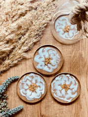 4 exklusive handgemachte Resin-Untersetzer in weiss mit goldenen Details, 10 cm Durchmesser, dekoratives 4-teilige Set