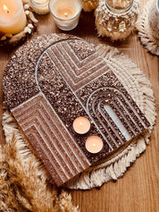 Handgemachtes Teelichthalter Tablett aus Resin in Erdtönen mit Glitzerdetails und geometrischem Muster, 32x24cm groß