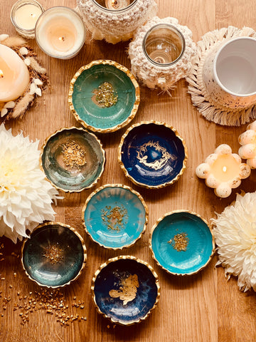 Resin jewelery bowls in blue, turquoise and green with gold