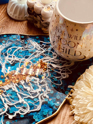 Tablett aus Resin in Blau und goldenen Details