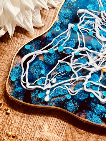 Tablett aus Resin in Blau und goldenen Details