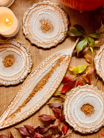 Tablett und 4 Untersetzer aus Resin in Weiß mit Gold im Leaf Design